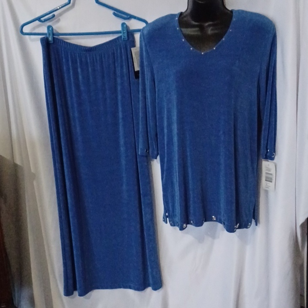 Piccadilly Fashions, size Med, top and skirt set Evening or day wear, China Blue